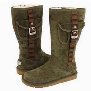 UGG Australia Retro Cargo Boots 1895 in Olive Green size 9 Women’s.